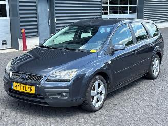 damaged passenger cars Ford Focus 1.6 16V Combi/o  Benzine 1.596cc 74kW (101pk) 2007/10