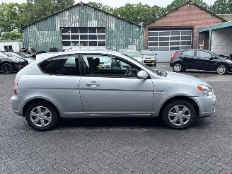 Hyundai Accent 1.4i 16V Hatchback  Benzine 1.399cc 71kW (97pk) FWD picture 6