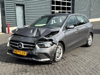 skadebil auto Mercedes B-klasse 1.3 B-180 Turbo 16V Hatchback  Benzine 1.332cc 100kW (136pk) FWD 2020/1