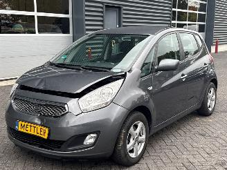 Voiture accidenté Kia Venga 1.4 CVVT 16V MPV  Benzine 1.396cc 66kW (90pk) FWD 2011/9