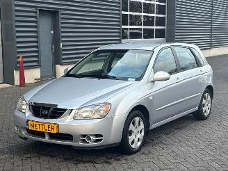 škoda osobní automobily Kia Cerato 1.6 16V Hatchback  Benzine 1.599cc 77kW (105pk) FWD 2005/4