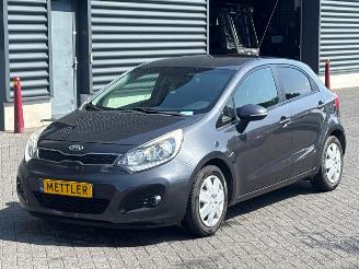 škoda osobní automobily Kia Rio 1.2 CVVT 16V Hatchback  Benzine 1.248cc 63kW (86pk) FWD 2012/4