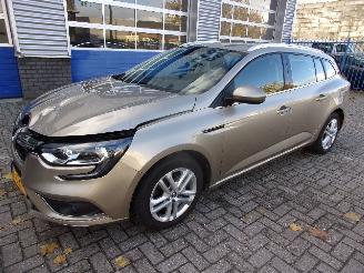 damaged passenger cars Renault Mégane ESTATE 1.2 TCE ZEN 2017/10