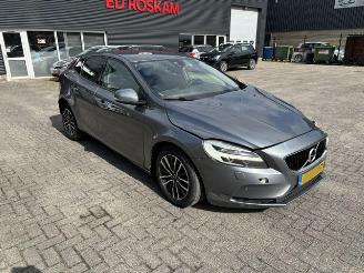 Vaurioauto  passenger cars Volvo V-40 2.0 D2 Automaat Nordic+ 2017/5