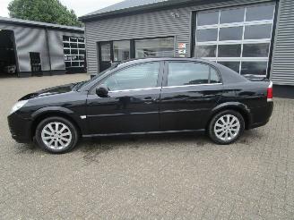 Opel Vectra 2.2-16V Cosmo sedan picture 2