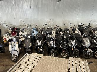 Overige  Partij 50 scooters picture 4