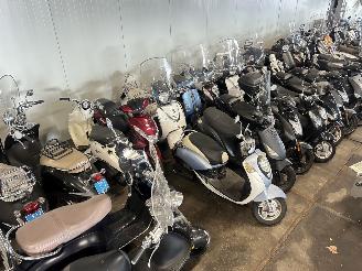 Overige  Partij 50 scooters picture 11