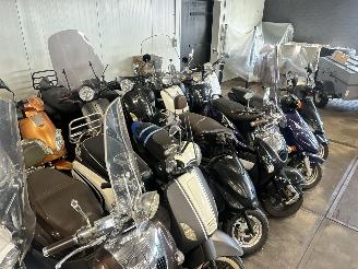 Overige  Partij 50 scooters picture 15
