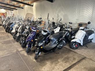 Overige  Partij 50 scooters picture 2