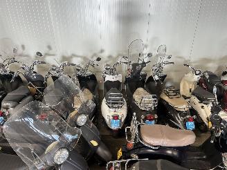 Overige  Partij 50 scooters picture 10
