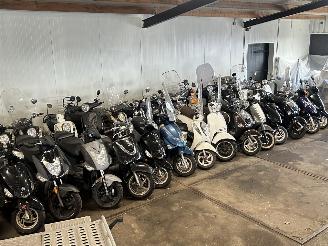 Overige  Partij 50 scooters picture 3