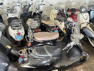Overige  Partij 50 scooters picture 8
