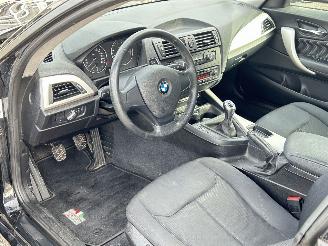 BMW 1-serie 114i 3drs picture 9