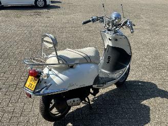 Sym  Allo 50 picture 5