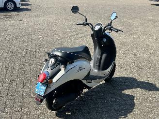 Sym  Mio 50 picture 5