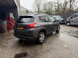 krockskadad bil auto Peugeot 2008 1.2 PureTech Style (SUV 5-dr.) 2015/7