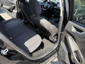 Ford Focus 1.0 EcoBoost Titanium Business picture 17