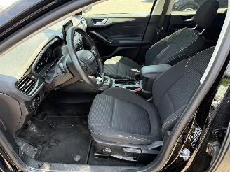 Ford Focus 1.0 EcoBoost Titanium Business picture 21