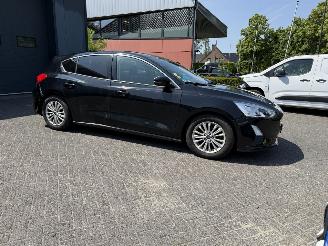 Ford Focus 1.0 EcoBoost Titanium Business picture 32