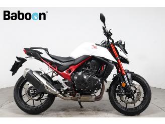 krockskadad bil motor Honda CB 750 Hornet 2023/3