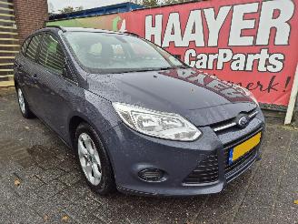 damaged passenger cars Ford Focus 1.0 ecoboost trend 2013/3
