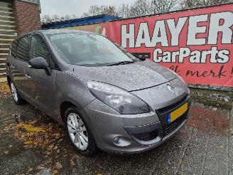 Damaged car Renault Grand-scenic 1.4 tce celsium 2011/1