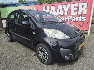 krockskadad bil auto Peugeot 107 1.0 active AIRCO 2012/3