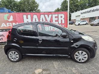 Peugeot 107 1.0 active airco picture 2