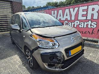 krockskadad bil auto Citroën C3 picasso 1.6 vti exclusive 2009/10