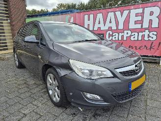 Vaurioauto  passenger cars Opel Astra sports tourer 1.4 turbo edition 2011/9