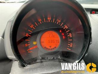 Peugeot 108 108, Hatchback, 2014 1.0 12V VVT-i picture 12