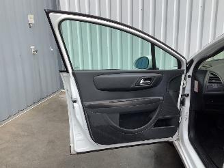 Citroën C4 1.4 16V Hatchback 4Dr Benzine 1.360cc 66kW (90pk) picture 18