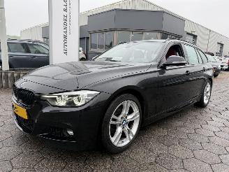 Damaged car BMW 3-serie Touring 318i M Sport Nap 2019/5