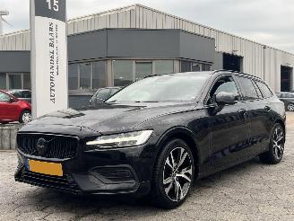 krockskadad bil auto Volvo V-60 2.0 B3 Essential Edition 2024/1