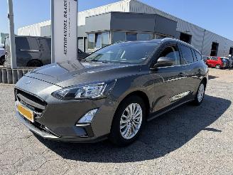damaged passenger cars Ford Focus Wagon 1.0 EcoBoost Active Business 2021/10