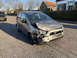Coche siniestrado Mitsubishi Colt 1.1-12V 2013/1