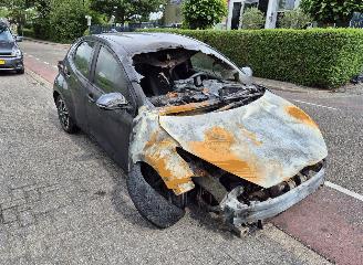 Salvage car Toyota Yaris 1.5 12V Hybrid 2020/12