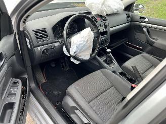 Volkswagen Golf 1.6 FSi picture 5
