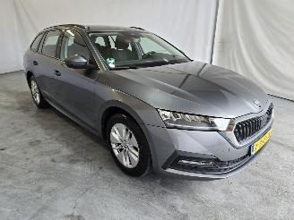 skadebil motor Skoda Octavia 1.0 e-TSI Ambition 2022/10