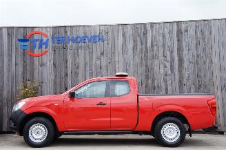 Vaurioauto  passenger cars Nissan Navara 2.3 DCi Pick Up 4X4 Cruise Trekhaak Sper 120KW Euro 6 DPF 2016/9