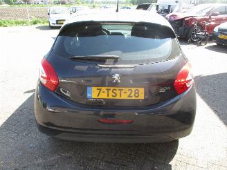 Peugeot 208 1.6 e HDI Blue Lease picture 6