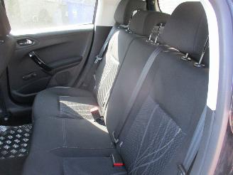 Peugeot 208 1.6 e HDI Blue Lease picture 25