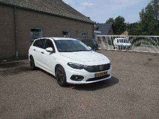 damaged passenger cars Fiat Tipo Stationwagon 1.4 Street 2020/7
