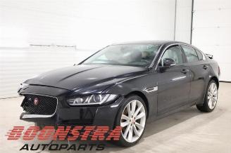 Vrakbiler auto Jaguar XE XE, Sedan, 2015 2.0d 180 16V 2017/0