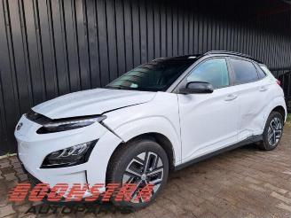 Vrakbiler auto Hyundai Kona Kona (OS), SUV, 2017 / 2023 64 kWh 2022/2