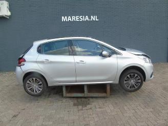 Coche siniestrado Peugeot 208 208 I (CA/CC/CK/CL), Hatchback, 2012 / 2019 1.2 12V e-THP PureTech 110 2017/2