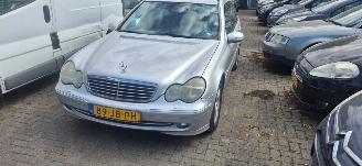 damaged passenger cars Mercedes C-klasse C 200 KOMPRSSOR 2002/2