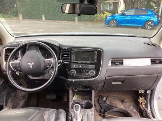 Mitsubishi Outlander Outlander (GF/GG), SUV, 2012 2.0 16V PHEV 4x4 picture 10