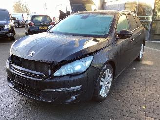 damaged passenger cars Peugeot 308 1.2 Pure Tech 2017/2