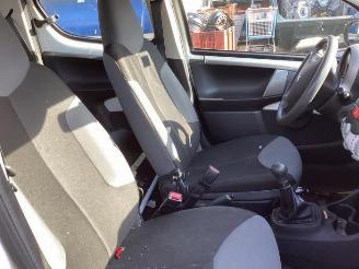 Peugeot 107 107, Hatchback, 2005 / 2014 1.0 12V picture 10